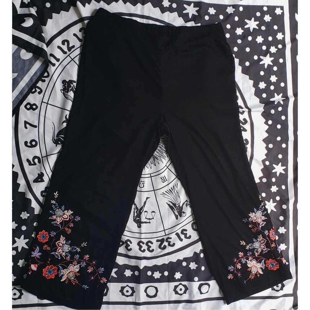 ECRU Black Velveteen Embroidered Cropped Pant